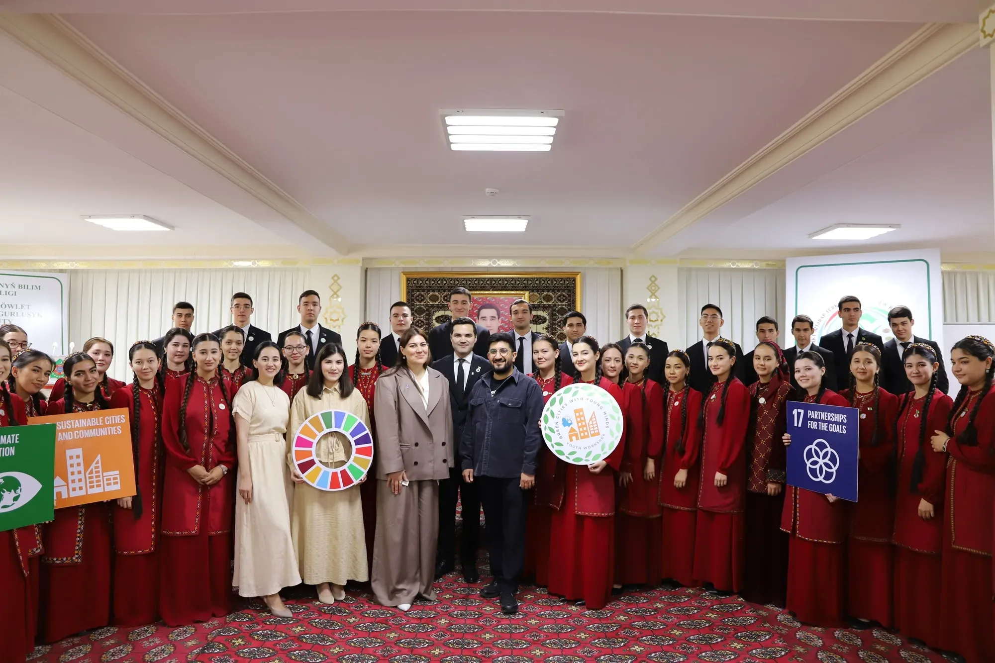Ýaşlar we ekologiýa: Aşgabatda «Ýaşyl şäherler ýaşlaryň nazarynda» atly seminar geçirildi