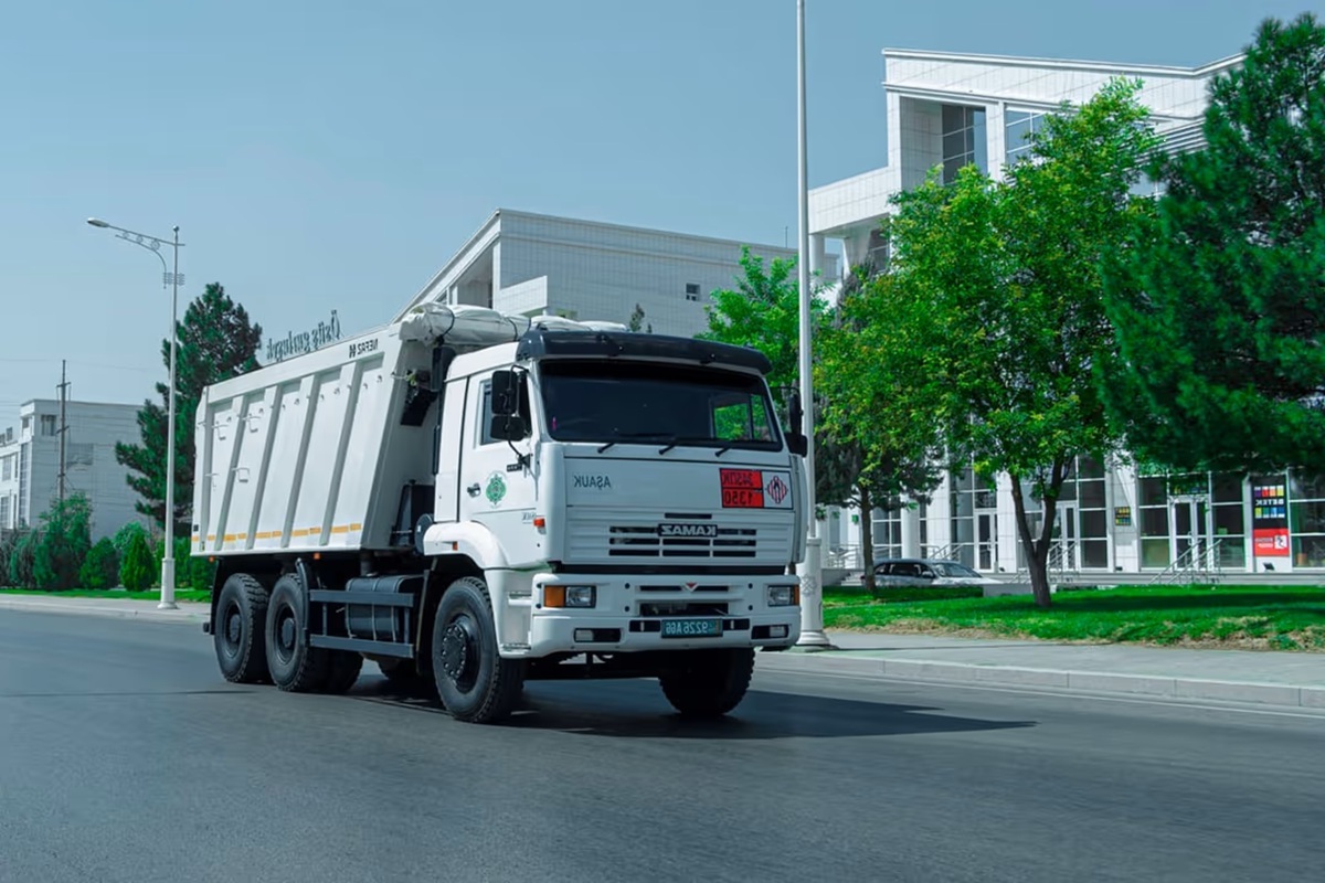Автотранспортное предприятие в Ашхабаде приглашает на работу водителей грузовых автомобилей