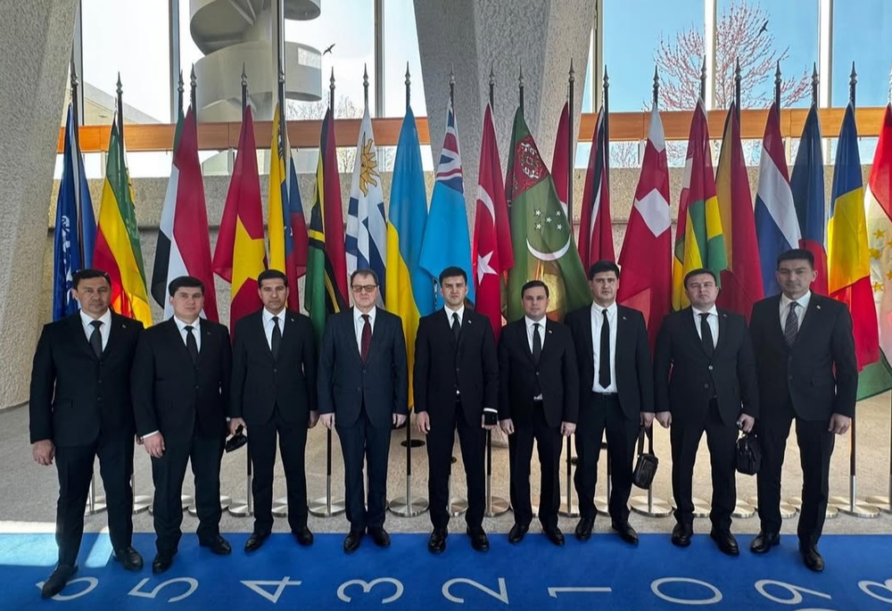 Türkmenistan we Halkara Zähmet Guramasy bilelikdäki taslamalary durmuşa geçirmegi maslahatlaşdylar