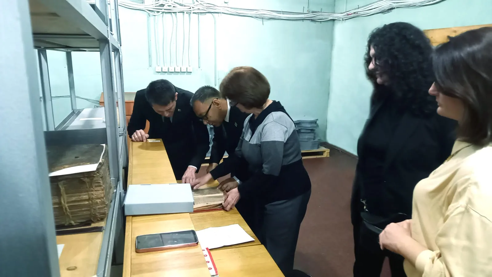 Turkmen and Georgian Scientists Jointly Study Ancient Manuscripts