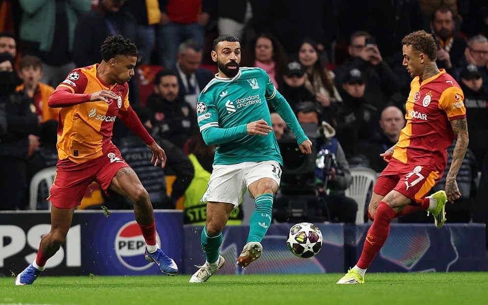 «Galatasaraý» «Liwerpuly» ýeňdi: Çempionlar ligasynda uly hasaply ýeňişleriň we elden giderlen oýunlaryň gijesi