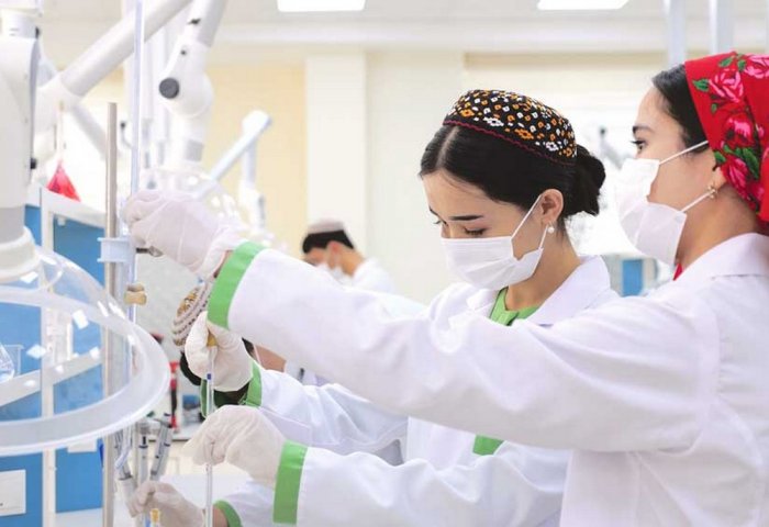 Turkmen Scholar Develops Technology to Produce Paints from "Galkynysh" Field Sulfur