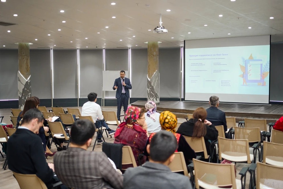 Aşgabatda halkara söwdany maliýeleşdirmek boýunça ýöriteleşdirilen okuw maslahaty geçirildi