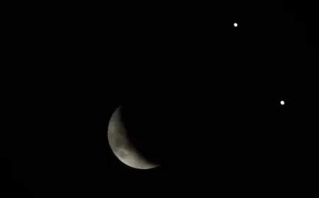25 апреля в ночном небе появится смайлик — его образуют Луна и две планеты