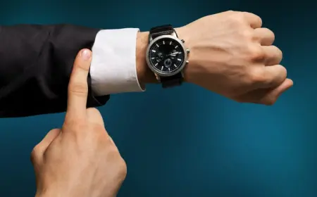 Go­şar sa­gady haýsy eliňe dakylýar?