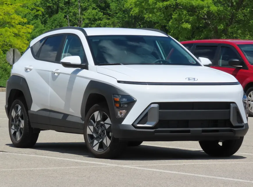Новый облик кроссовера Hyundai Kona 2025