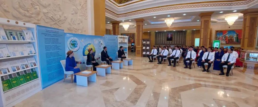 В Лебапской областной библиотеке прошёл брифинг «Нейтралитет и мир – путь к прогрессу» с участием студентов