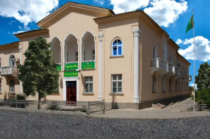 Indira Gandi adyndaky Aşgabat lukmançylyk orta okuw mekdebi 2025/2026-njy okuw ýyly talyplyga kabul edýär