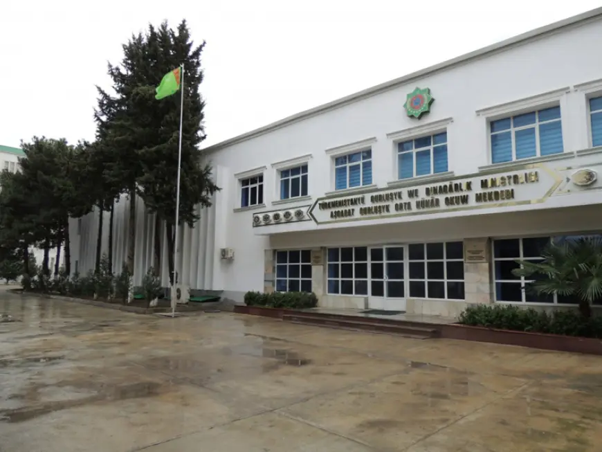 Türkmenistanyň Gurluşyk we binagärlik ministrliginiň Aşgabat gurluşyk orta hünär okuw mekdebi 2025/2026-njy okuw ýyly üçin talyplyga kabul edýär