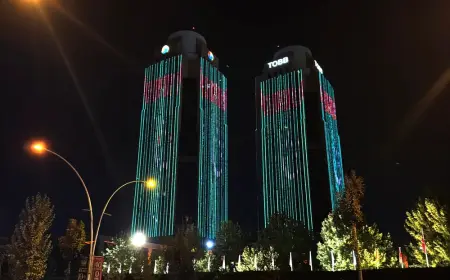 Ankaranyň iň beýik binalaryny ýaşyl Tugumyzyň reñki bezedi