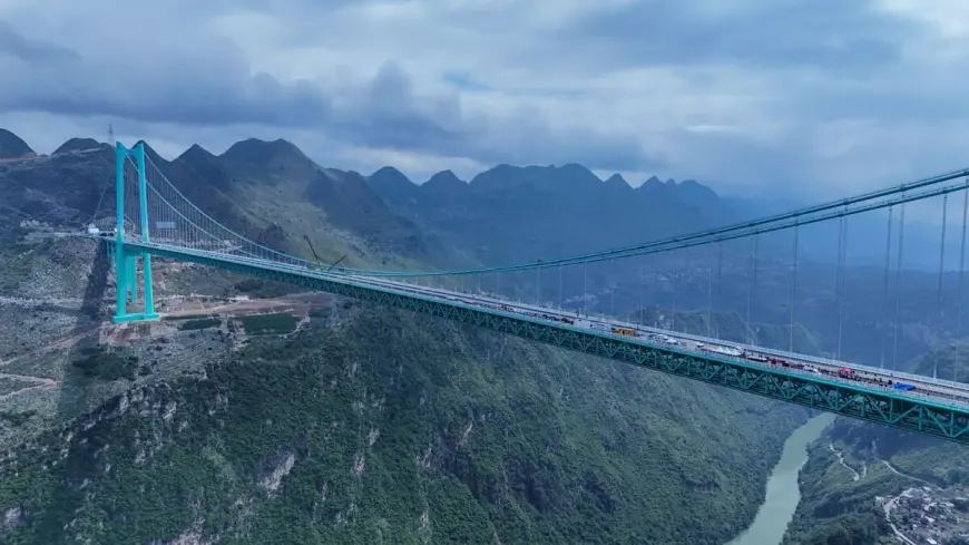 Dünyanın En Yüksek Köprüsü Çin’in Güneybatısında Açılıyor