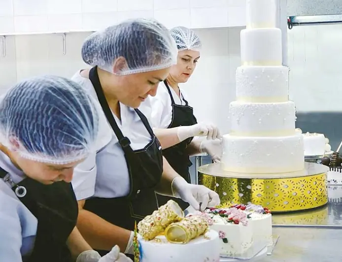 Роль частного предпринимательства в Туркменабате: мастера сладких изделий «Şerbet»