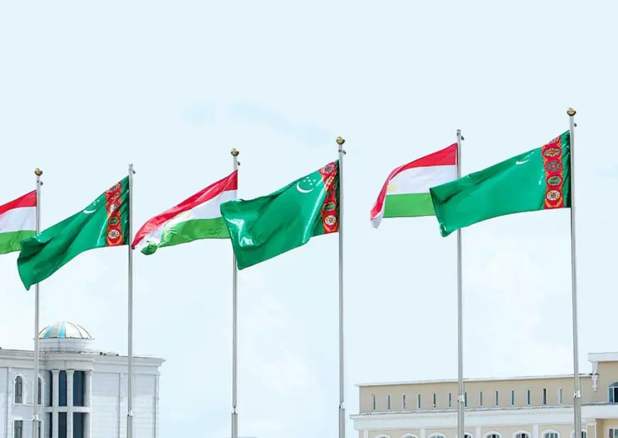 Türkmenistanyň Prezidenti Serdar Berdimuhamedow täjik Lideri bilen duşuşdy