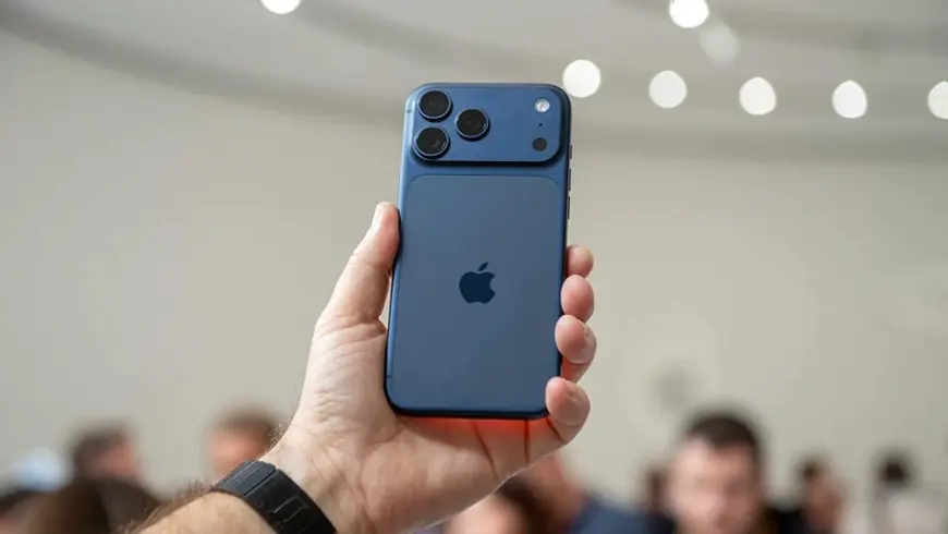 Покупатель магазина заплатил штраф за случайно уроненный iPhone 17 Pro