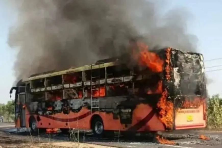 В Южной Индии из-за пожара в автобусе погибли не менее 20 человек