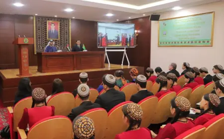 BAE-niň Türkmenistandaky ilçisi türkmen talyplary bilen okuw sapagyny geçdi