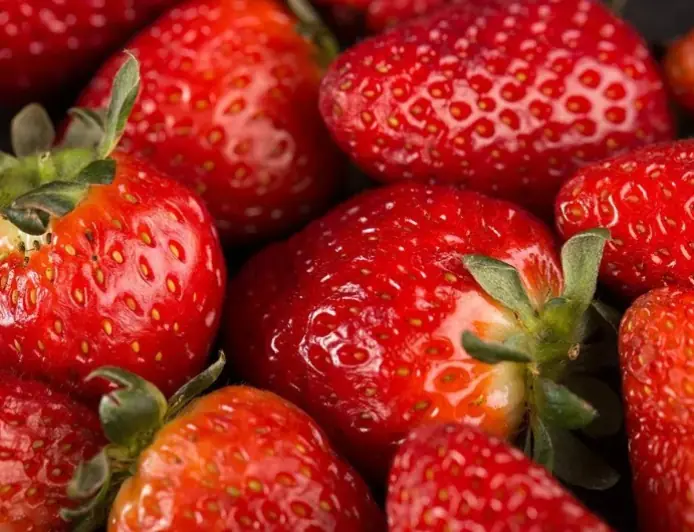 Скрытая опасность клубники: врач предупреждает