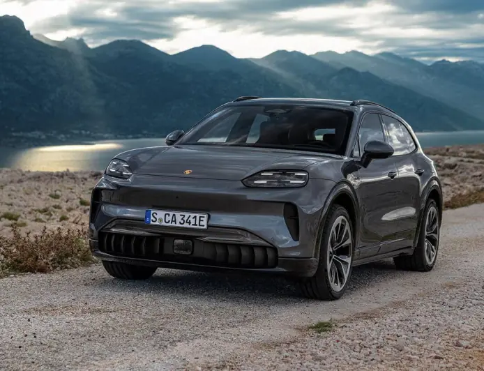 Porsche ilkinji gezek elekrtik wersiýaly Cayenne modellerini görkezdi