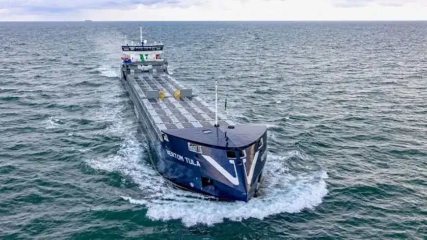 World’s First Marine Solar Power System Installed on a Long-Distance Cargo Ship