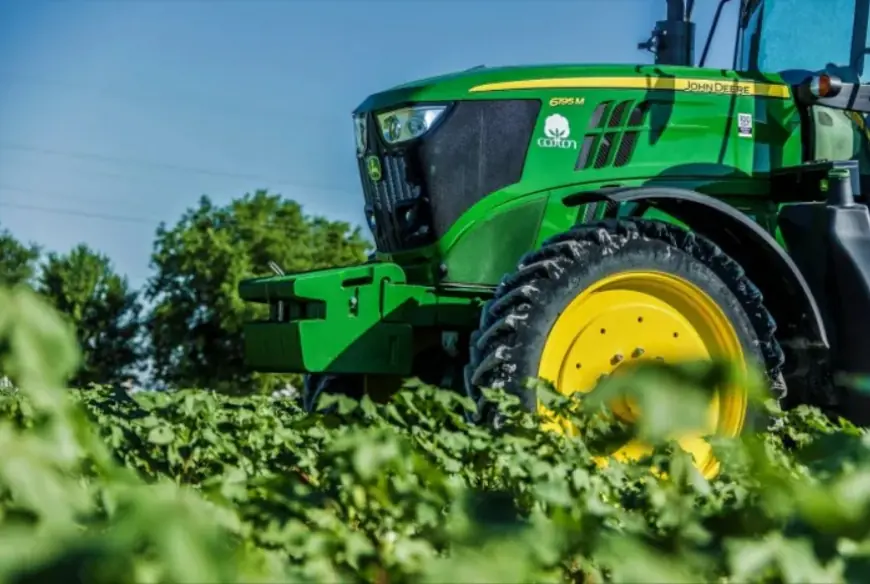 Компания John Deere тестирует свою новую технику в Туркменистане