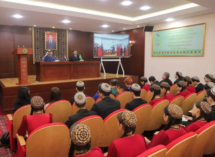 BAE-niň Türkmenistandaky ilçisi türkmen talyplary bilen okuw sapagyny geçdi