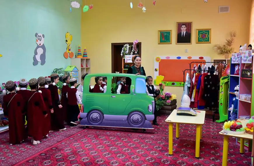 Türkmenabatda «Bir bar eken, bir ýok eken» atly bäsleşigiň şäher tapgyry geçirildi