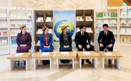Welaýat kitaphanasynda «Täze ýyl — ýagşy arzuwlaryň baýramy» temasy boýunça tegelek stoluň başynda söhbetdeşlik geçirildi