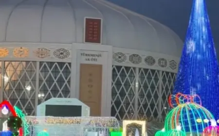 Türkmen Ak Öýi Önünde Yeni Yıl Coşkusunun Yansıması