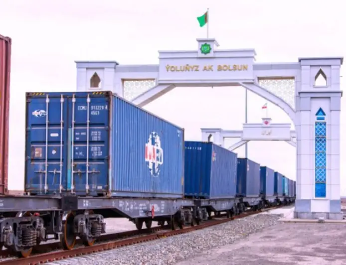 Eýranyň Buhara ugry boýunça ilkinji ýük otlusy Türkmenistandan üstaşyr geçdi