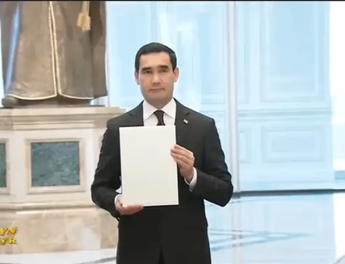 Prezident «Türkmenistanyň Bitaraplygynyň 30 ýyllygyna» atly ýubileý medal bilen sylaglandy