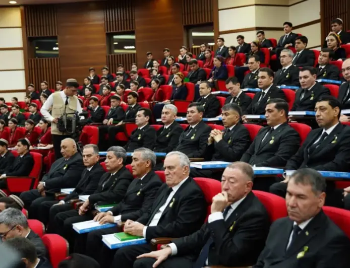 Türkmenistanyň Prezidentiniň täze kitabynyň tanyşdyrylyş dabarasy geçirildi