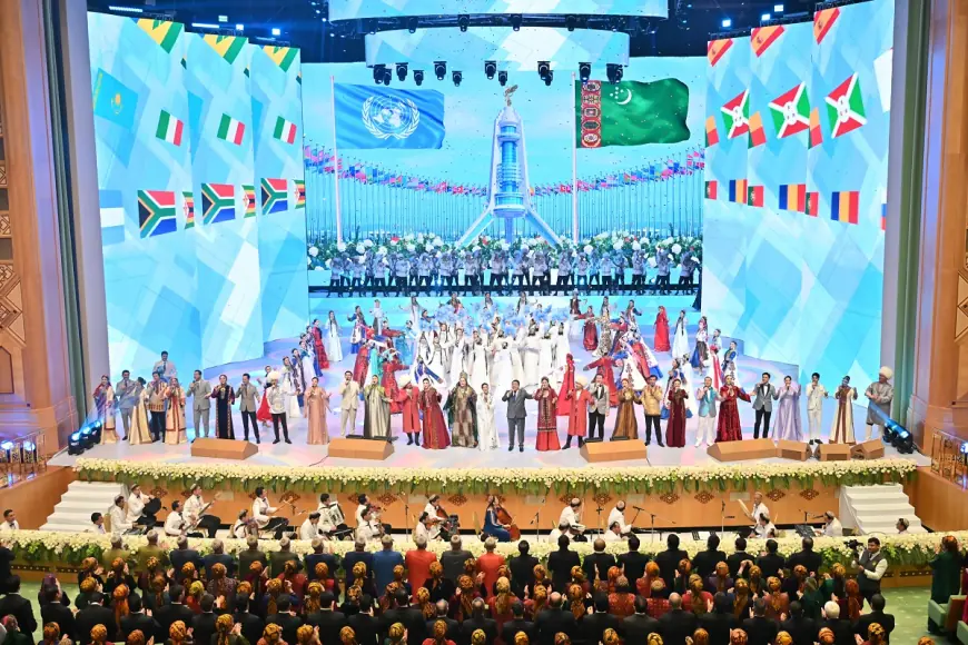 Festive Performances of Cultural and Artistic Figures