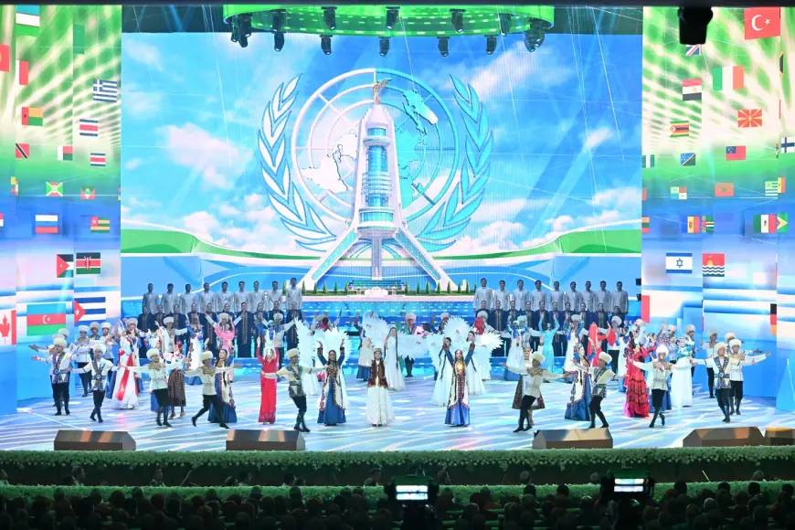 Festive Performances of Cultural and Artistic Figures