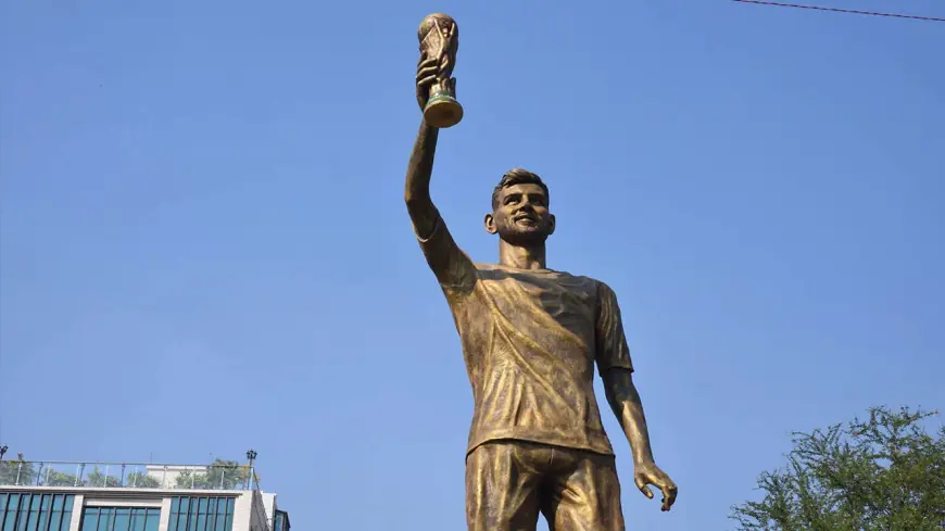 Messiniň Hindistanda 20 metrlik ýadygärligi açyldy